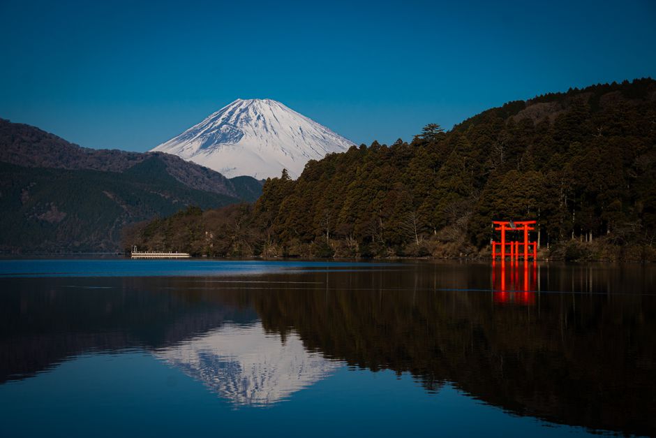 箱根景点靠电车缆车游船串成一圈,约需小半天