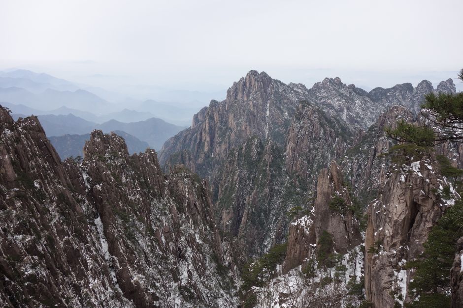 黄山旅游至少在山顶住一晚,赶清晨日出和云海